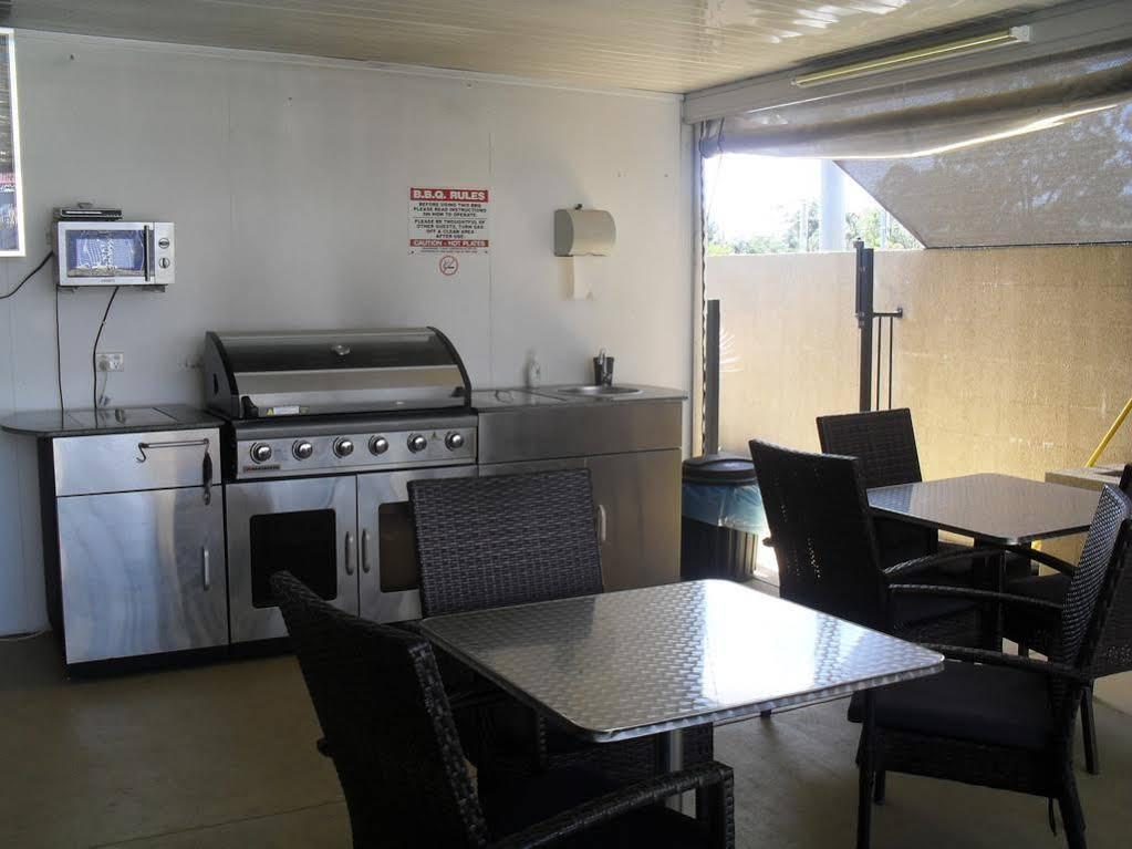 Charm City Motel Bundaberg Exterior photo