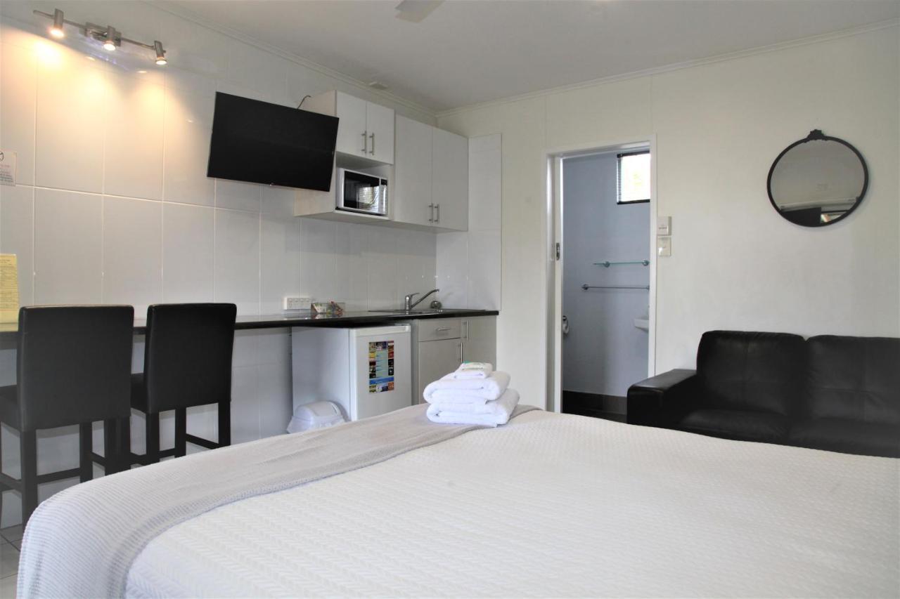 Charm City Motel Bundaberg Exterior photo