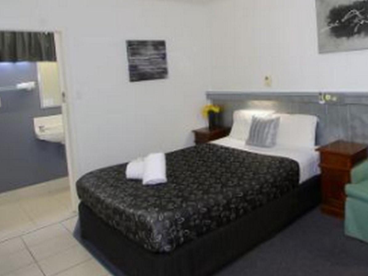 Charm City Motel Bundaberg Exterior photo